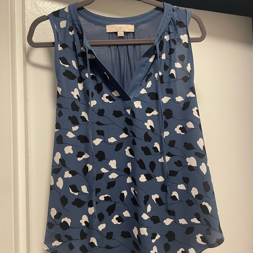 LOFT Blue and Black Floral Women's Top